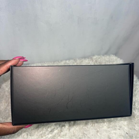 Chanel Gift Box - Picture 4 of 14